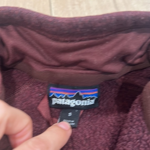 Patagonia burgundy small women’s pullover - Picture 3 of 3